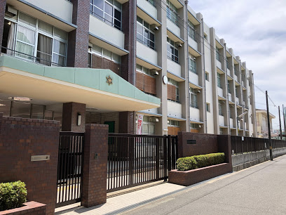 中学校　大阪市立阿倍野中学校（中学校）まで185m