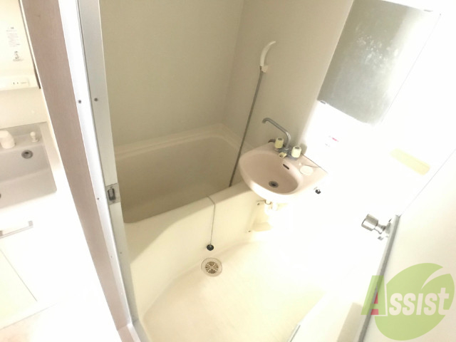 バス・シャワールーム　こちらお風呂になります。一日の疲れを癒してください。