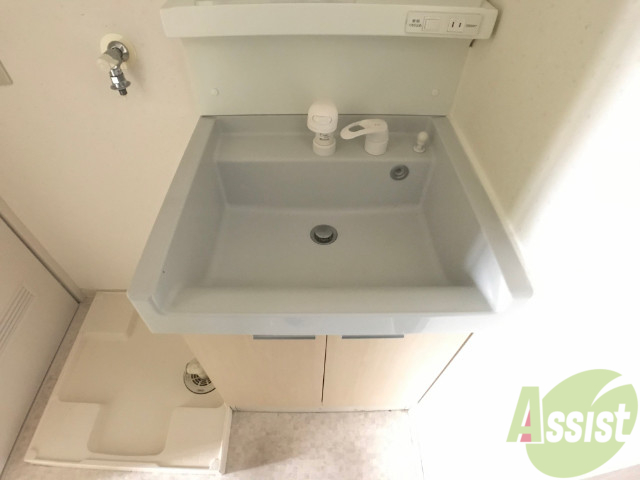 洗面設備　ここで髪の毛を流せるため、朝の時間短縮に大変便利です。