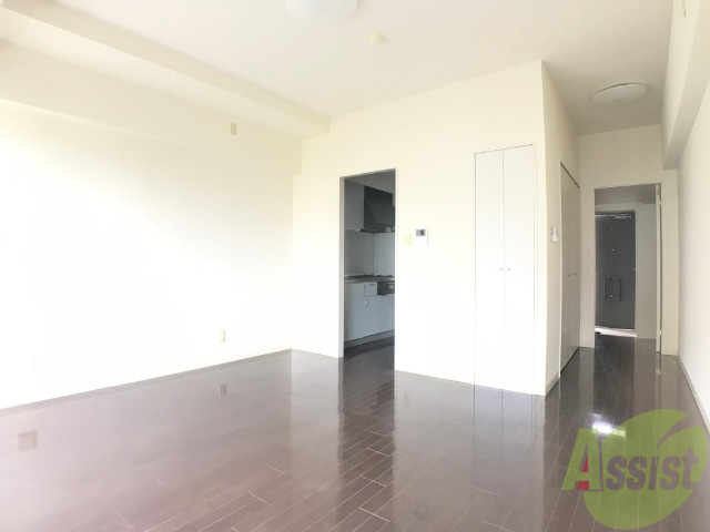 居室・リビング　フローリングなのでお掃除がしやすそうですね。