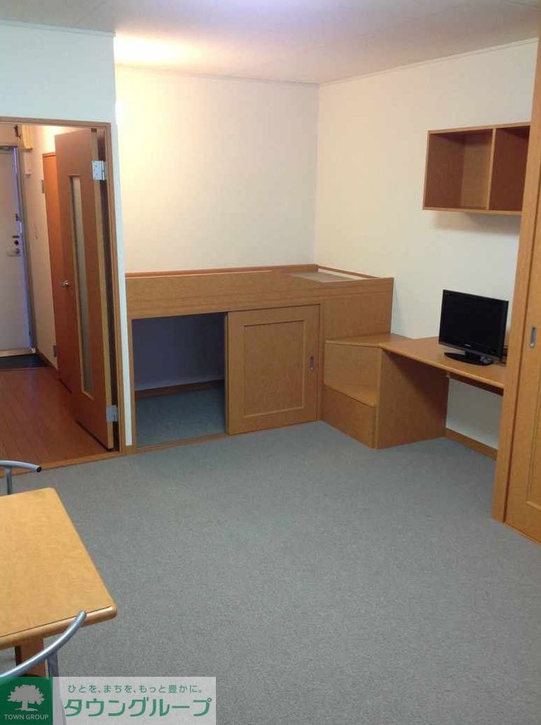 居室・リビング　現状優先　1階フローリング・2階絨毯