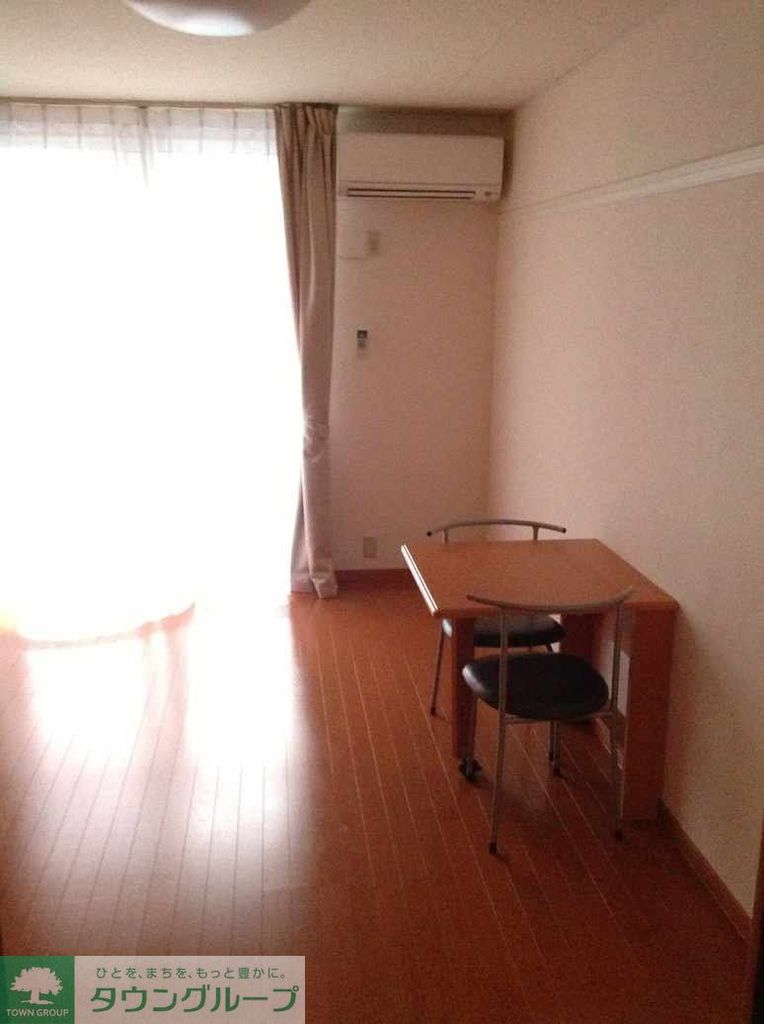 居室・リビング　現状優先　1階フローリング・2階絨毯