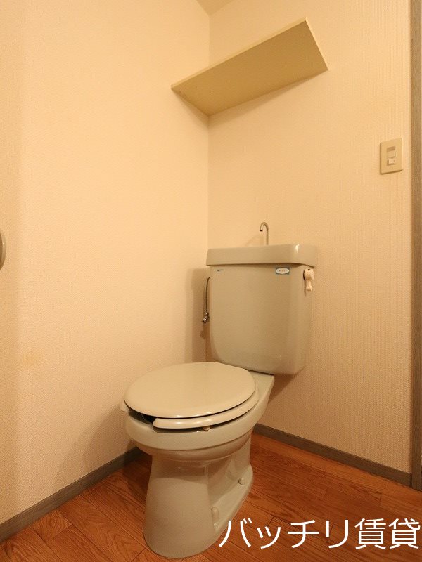 トイレ　別号室タイプの為、現状を優先いたします