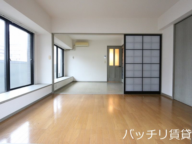 居室・リビング　別号室タイプの為、現状を優先いたします