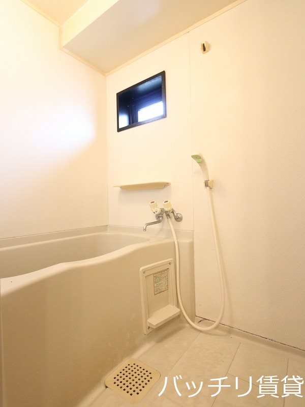 バス・シャワールーム　別号室タイプの為、現状を優先いたします