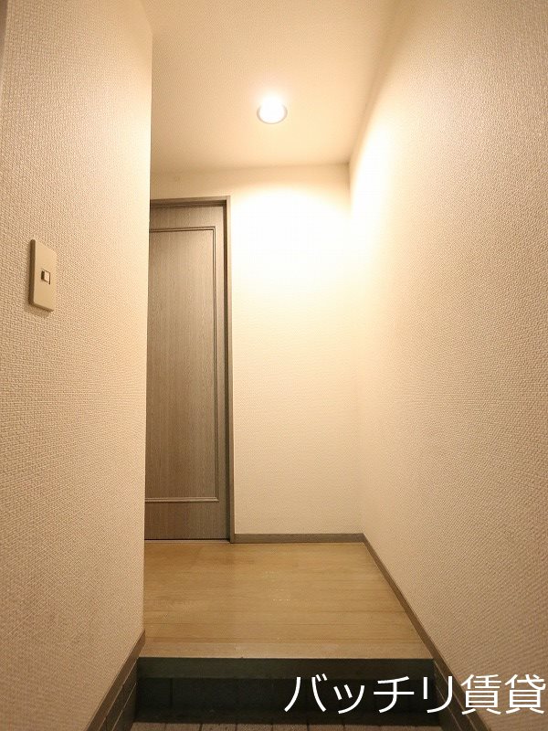 玄関　別号室タイプの為、現状を優先いたします