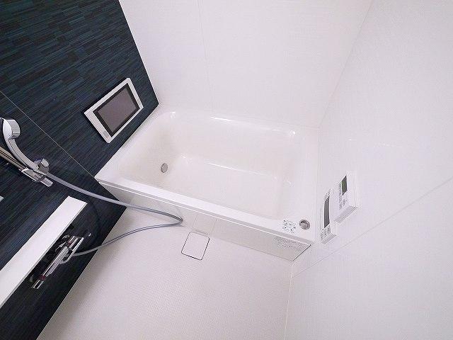 バス・シャワールーム　コンパクトで使いやすいお風呂です