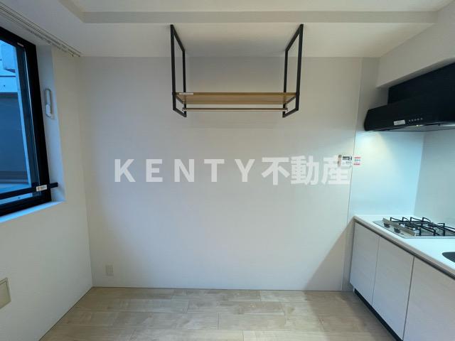 その他部屋・スペース　落ち着いた色調の寝室です