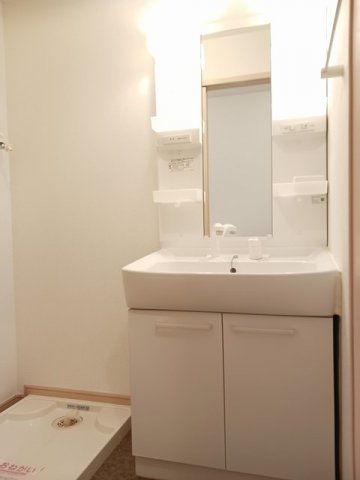 洗面設備　スペースが確保できる洗面所です