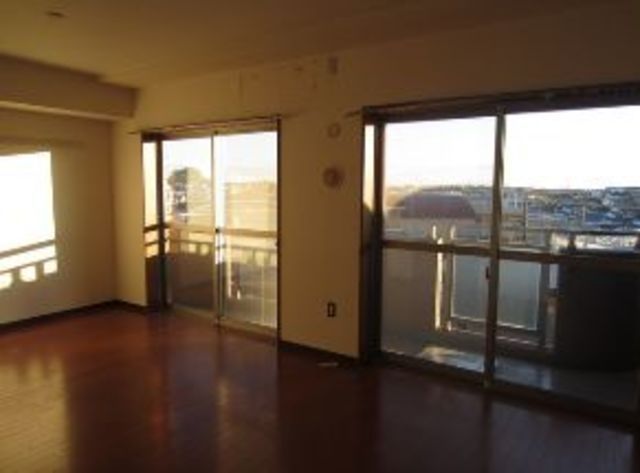 居室・リビング　※別フロア参考写真