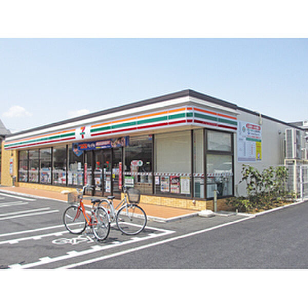 コンビニ　セブンイレブン江戸川北小岩7丁目店（コンビニ）まで705m