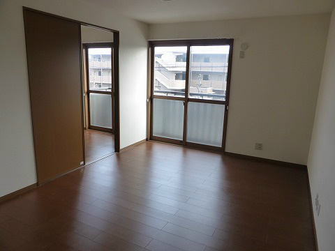 居室・リビング　同物件別部屋