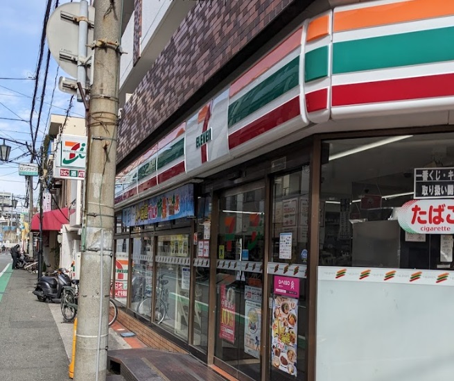 コンビニ　セブンイレブン 西宮甲子園口すずらん通り店（コンビニ）まで432m