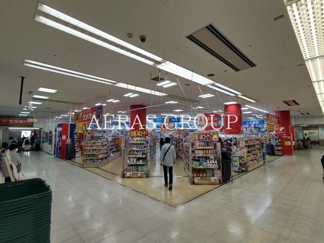 ドラックストア　サンドラッグ 京王堀之内駅前店（ドラッグストア）まで602m