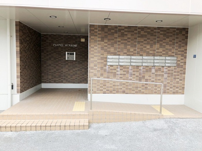 エントランス　パステルサンライズ（ＤＷ）★那覇市銘苅エリア