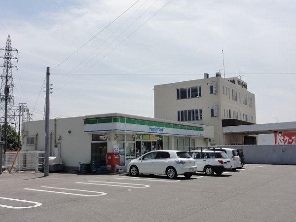 コンビニ　ファミリーマート岡崎根石町店（コンビニ）まで563m
