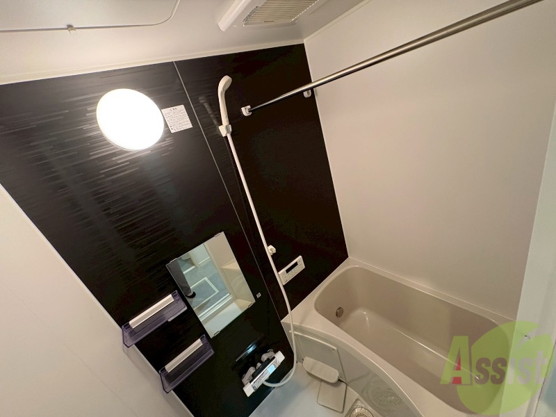 バス・シャワールーム　浴槽も広く洗い場も広いのでゆっくり寛げます。