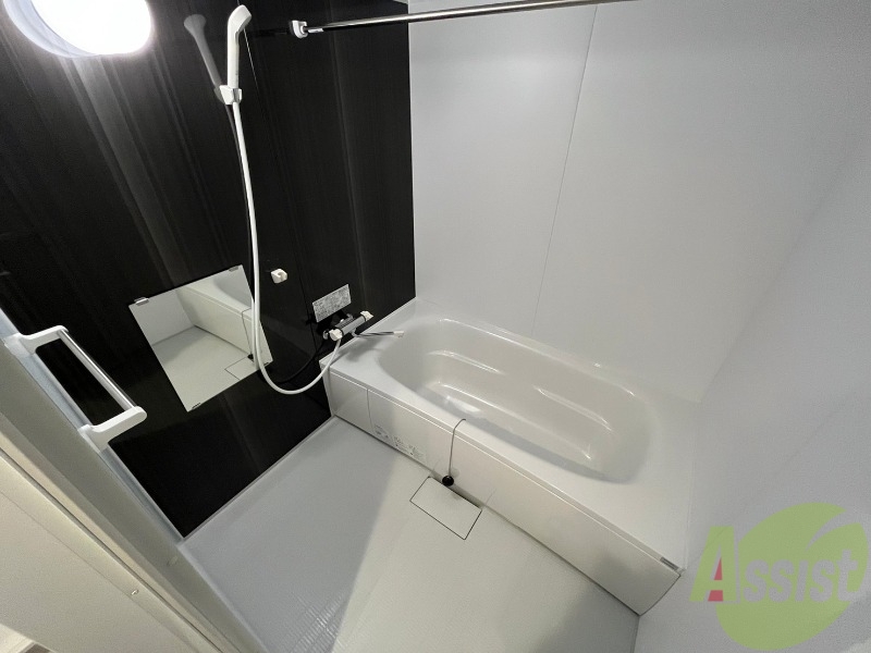 バス・シャワールーム　お風呂になります。一日の疲れを癒してくださいね。