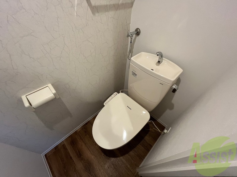 トイレ　シャワートイレになっているので快適です！