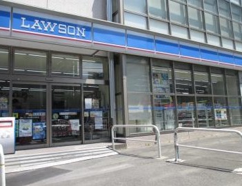 コンビニ　ローソン市谷薬王寺町店（コンビニ）まで62m