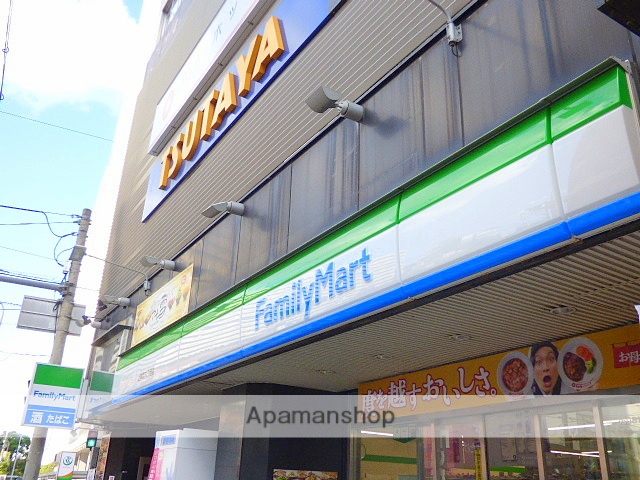 コンビニ　ファミリーマート（コンビニ）まで332m