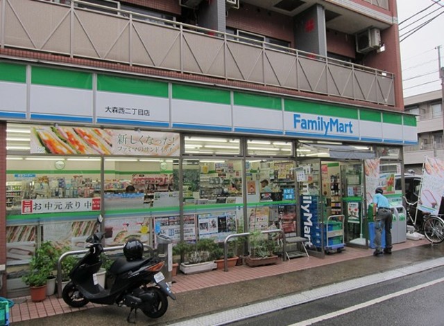 コンビニ　ファミリーマート大森西二丁目店（コンビニ）まで355m