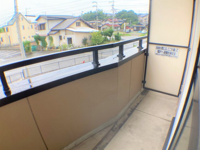 バルコニー　別部屋同一間取りのお写真となります。