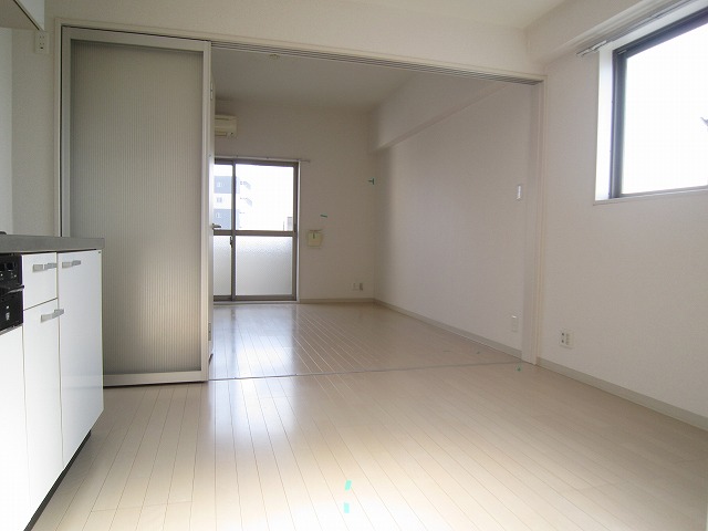 その他部屋・スペース　角部屋のため二面採光です！