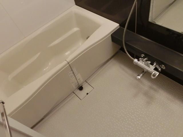 バス・シャワールーム　★追い焚き機能付きバス★