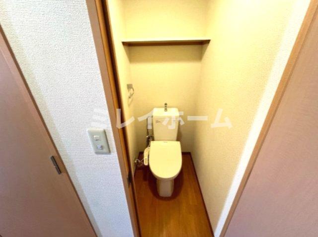 トイレ　同建物内、別のお部屋の参考写真になります。