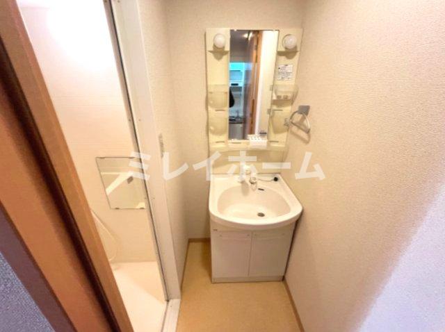 洗面設備　同建物内、別のお部屋の参考写真になります。