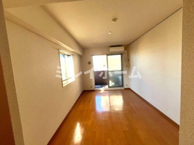 居室・リビング　同建物内、別のお部屋の参考写真になります。