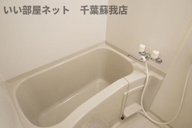 バス・シャワールーム　コンパクトで使いやすいお風呂です