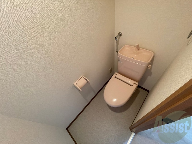 トイレ　こちらはトイレです。清潔感があり、安心して使用できます。