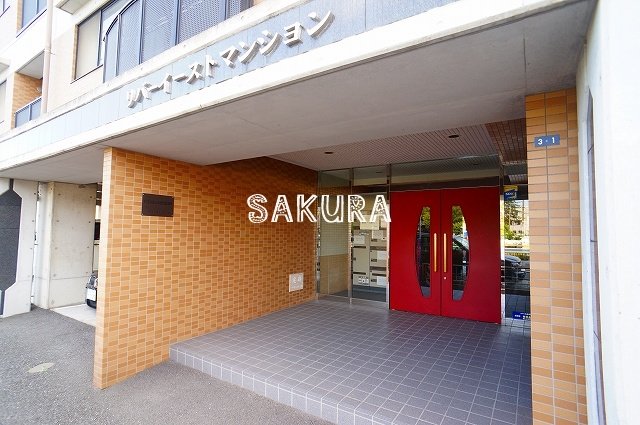 エントランス　お洒落な建物デザイン♪