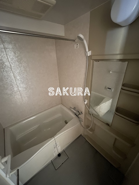 バス・シャワールーム　嬉しい追い焚き・浴室乾燥機付きです♪