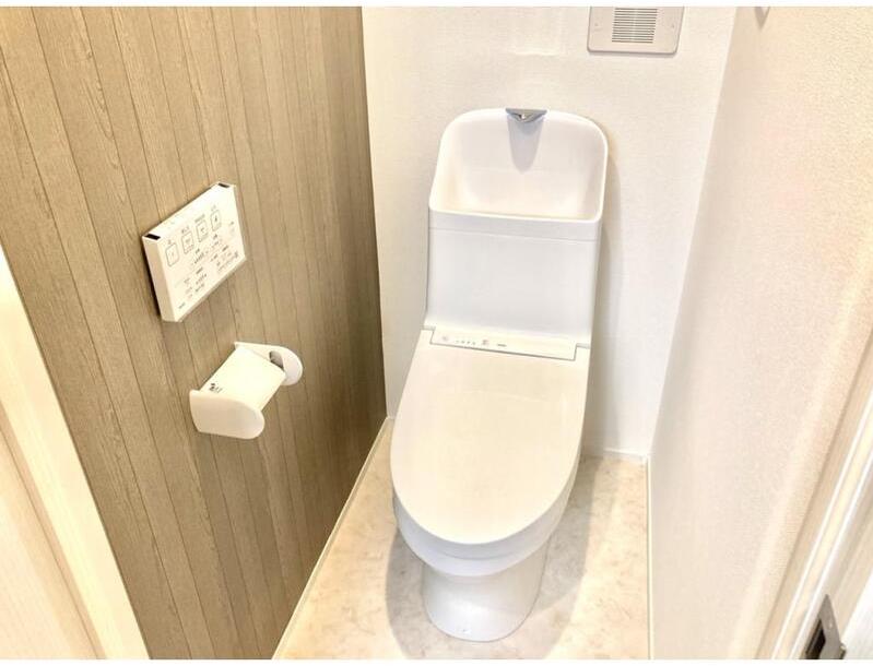 トイレ　落ち着いた色調のトイレです♪