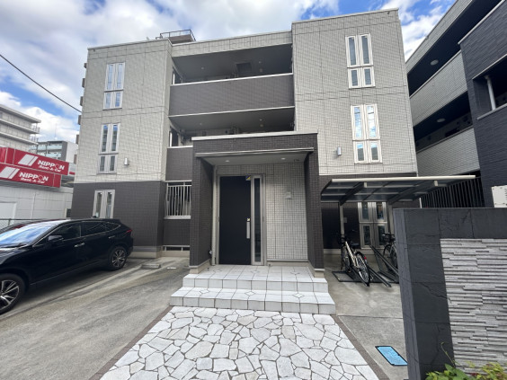 建物外観　本厚木駅から徒歩５分、設備充実の賃貸マンション。