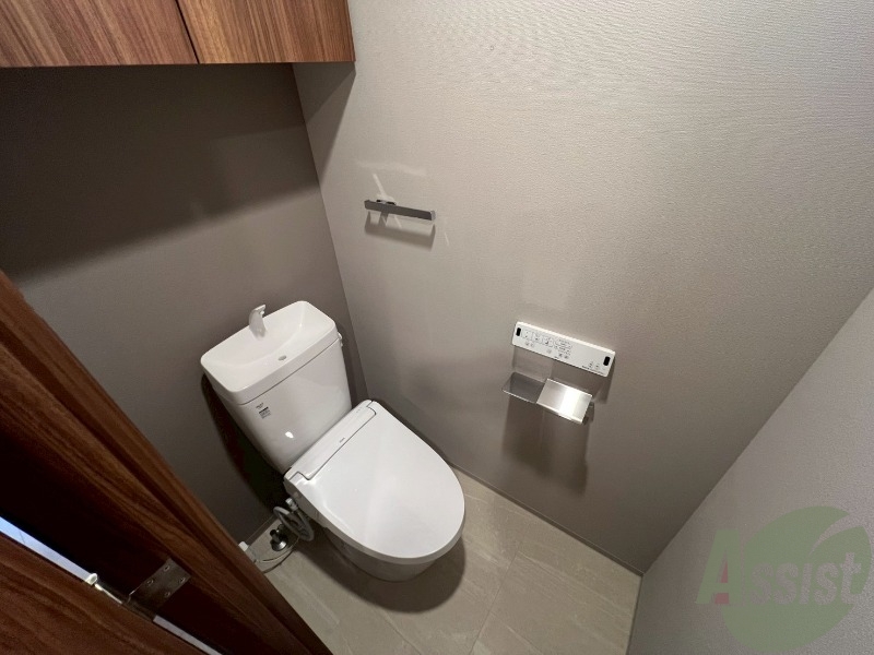 トイレ　こちらはトイレです。ピカピカなトイレで、気持ちも良いですね。