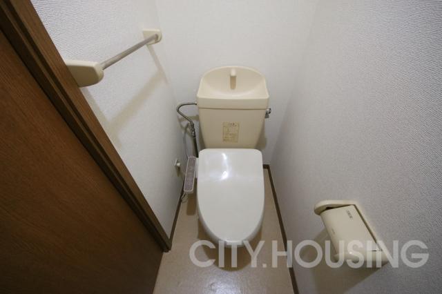 トイレ　※同タイプ部屋の写真です。