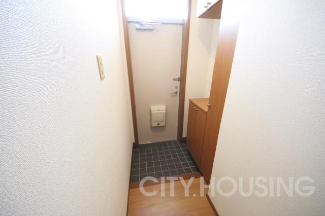 玄関　※同タイプ部屋の写真です。