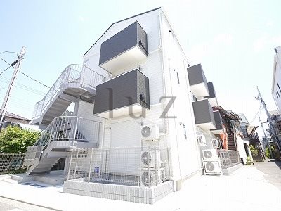建物外観　2016年築の綺麗なアパートです！