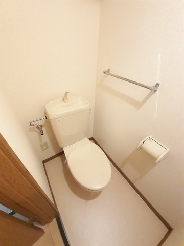 トイレ　清潔感のあるトイレです