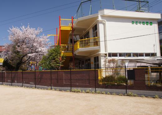 幼稚園・保育園　認定こども園みどり幼稚園（幼稚園・保育園）まで438m
