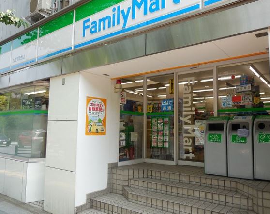 コンビニ　ファミリーマート 九段下駅西店（コンビニ）まで250m