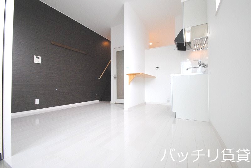 居室・リビング　別号室の画像。現況を優先します。