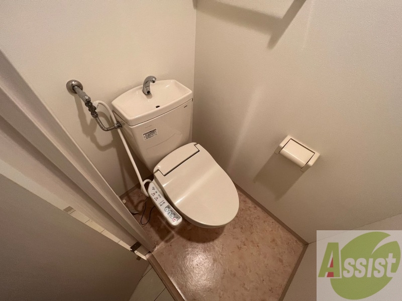 トイレ　こちらはトイレです。清潔感があり、安心して使用できます。