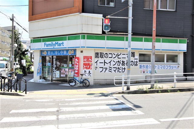 コンビニ　ファミリーマートJR鷹取駅前店（コンビニ）まで220m
