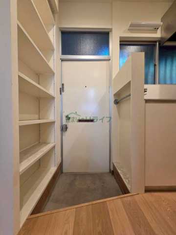 玄関　※参考写真です。似た間取りの別部屋になります。