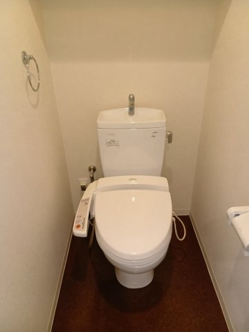 トイレ　温水洗浄便座付です！